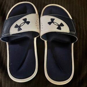 Under Armour sandals sz 1Y